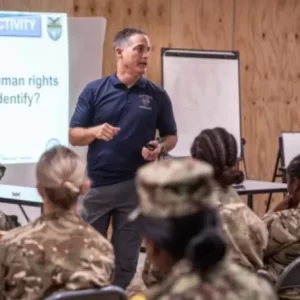 Instructores internacionales enseñan derechos humanos, Mujer, Paz y Seguridad (WPS) para TRADEWINDS 23