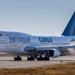 Juez en Argentina aprueba decomiso de avión venezolano a pedido de EEUU, Caracas habla de “robo”