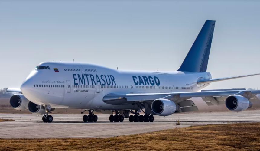 Juez en Argentina aprueba decomiso de avión venezolano a pedido de EEUU, Caracas habla de “robo”