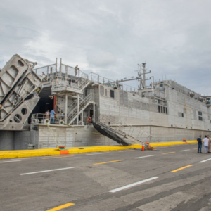 EEUU pide permiso para enviar barco con 35 médicos y 2 clínicas móviles a Limón, Costa Rica.