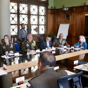 Presidente Arévalo se reúne con Laura Richardson, jefa del Comando Sur de EE. UU.