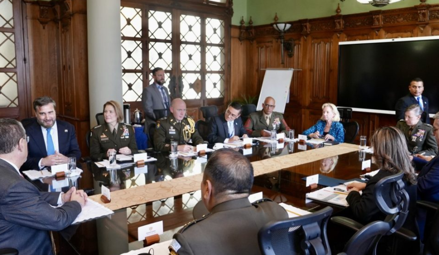 Presidente Arévalo se reúne con Laura Richardson, jefa del Comando Sur de EE. UU.