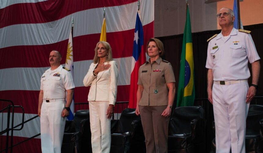 La Comandante del Comando Sur visita Brasil y Panamá