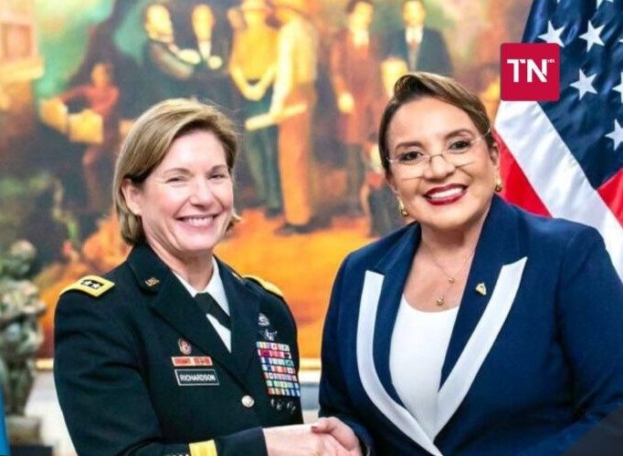 Presidenta de Honduras recibió a jefa del Comando Sur de EEUU