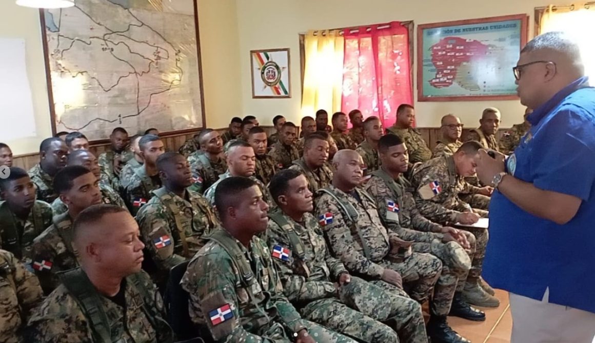 República Dominicana envía oficiales de la Escuela de Graduados en Derechos Humanos y Derecho Internacional Humanitario a capacitar en Derechos Humanos a las Fuerzas Armadas de la República Dominicana.