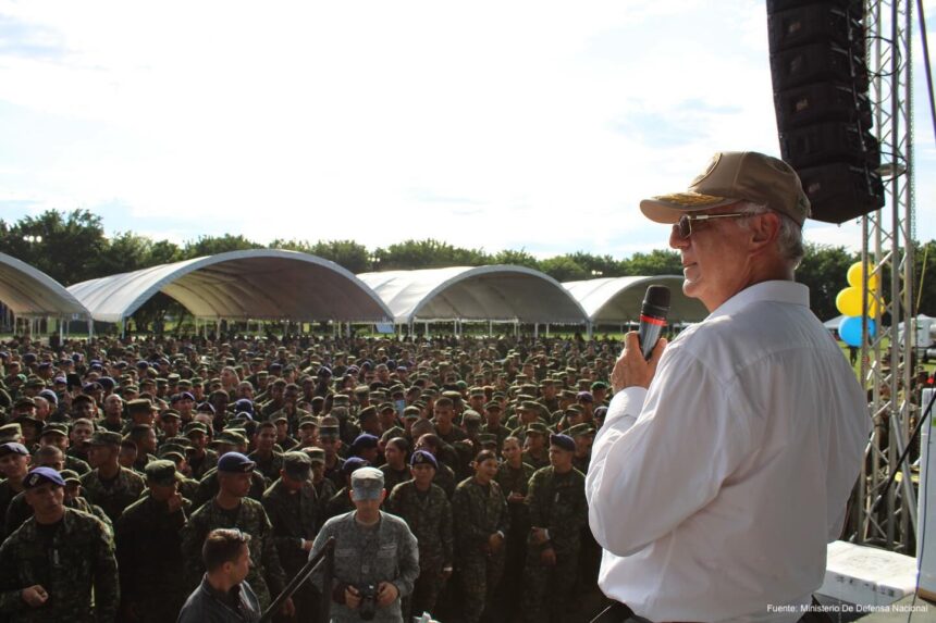 Ministro de Defensa de Colombia presenta su renuncia irrevocable