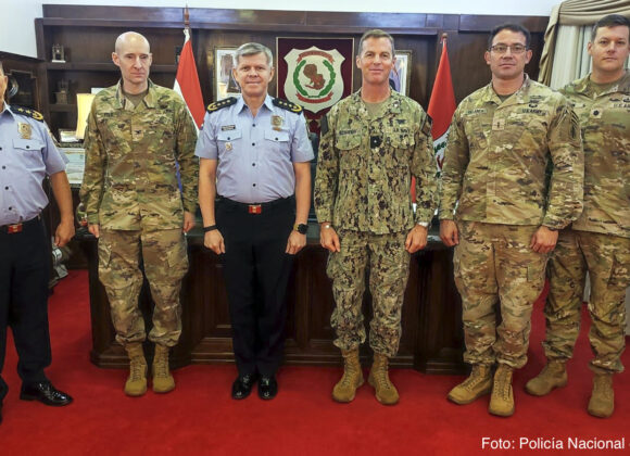 Oficiales del Grupo Especial de Operaciones de Paraguay y de SOUTHCOM.