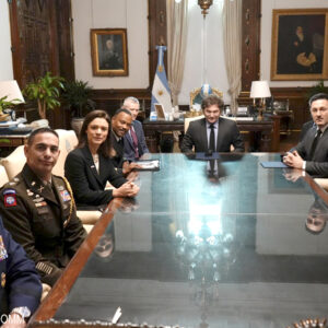 Presidente de Argentina Javier Milei recibió al jefe del Comando Sur