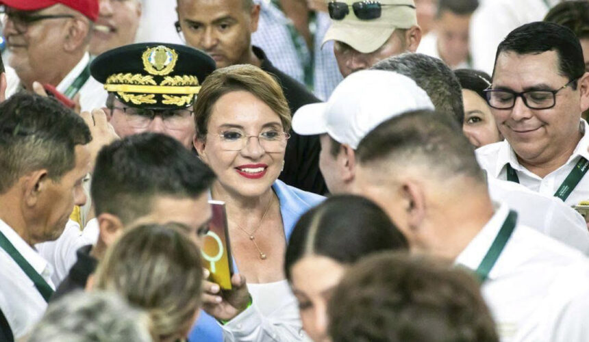 Presidenta de Honduras asume mando de la Secretaría de Defensa Presidenta de Honduras asume mando de la Secretaría de Defensa